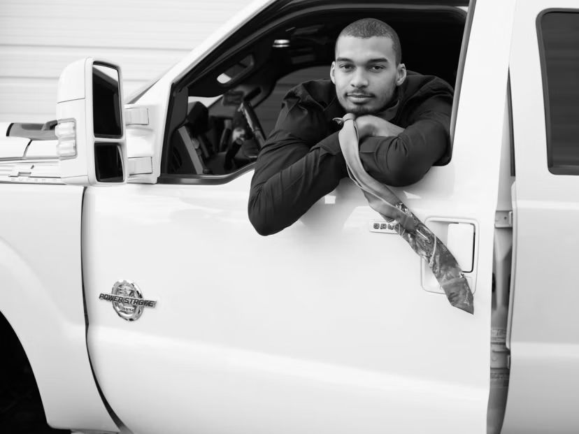 开云体育平台在线-文班登上LOVE杂志：盖帽像毁掉对手的一天 学少林功夫是多年梦想