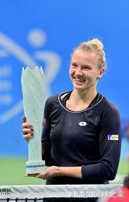 开云体育官网-先失一盘又何妨！西尼亚科娃接连三场逆转取得职业生涯新突破